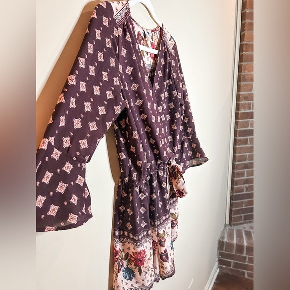 Cute Patterned Romper - Picture 3 of 5